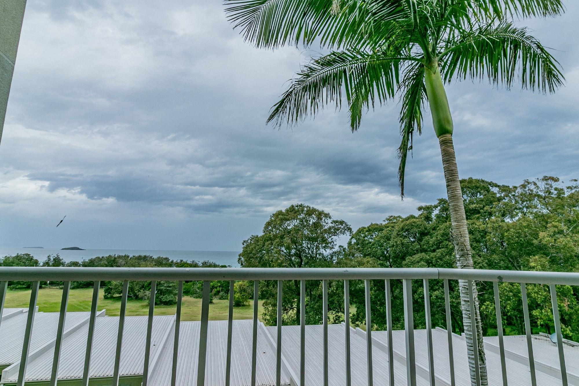 Absolute Beachfront Opal Cove Resort Korora ภายนอก รูปภาพ