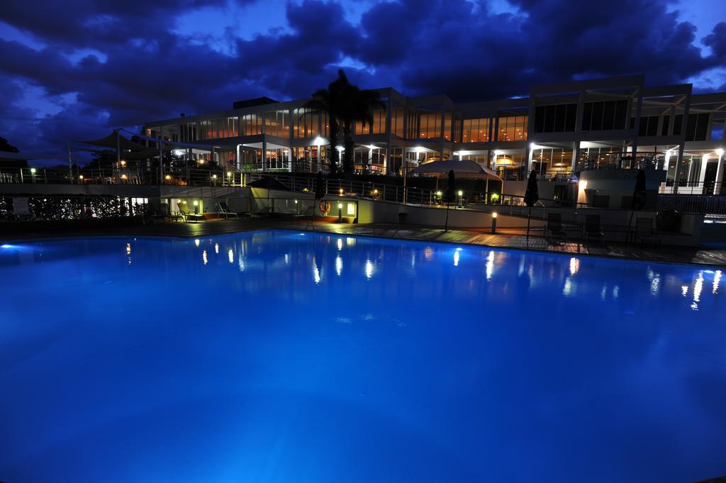 Absolute Beachfront Opal Cove Resort Korora ภายนอก รูปภาพ