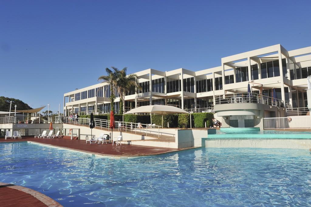 Absolute Beachfront Opal Cove Resort Korora ภายนอก รูปภาพ