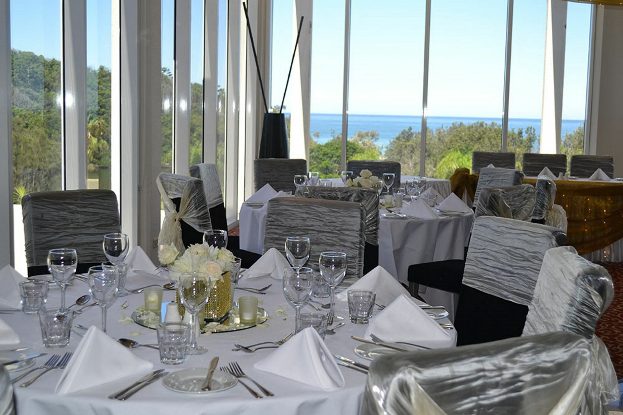 Absolute Beachfront Opal Cove Resort Korora ภายนอก รูปภาพ