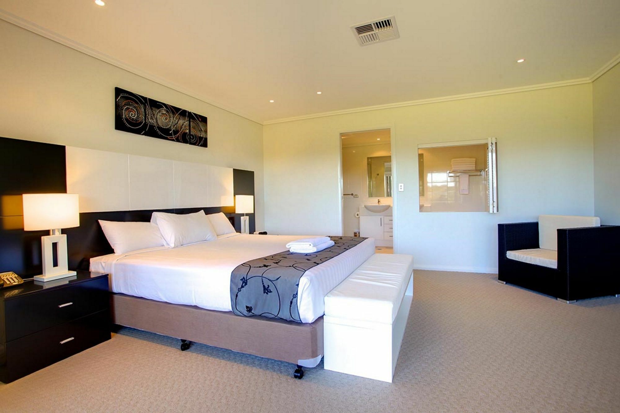 Absolute Beachfront Opal Cove Resort Korora ภายนอก รูปภาพ